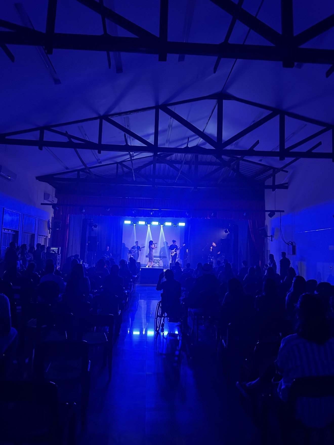 Apresentação do coral em palco